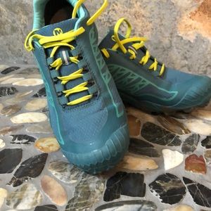 Like new Merrell women’s hiking shoes